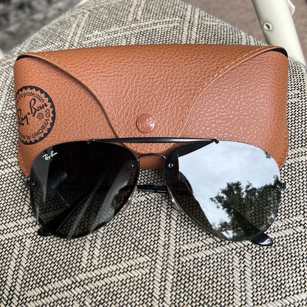 Ray-ban black aviator sunglasses